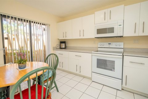 Adosado en venta en Lauderhill, Florida, 2 dormitorios, 113.71 m2 № 2090180 - foto 10