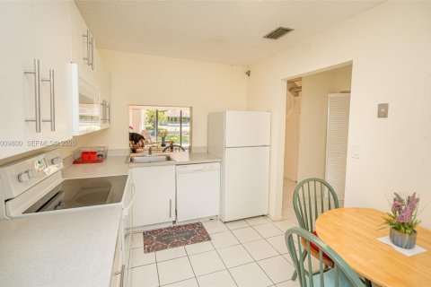 Adosado en venta en Lauderhill, Florida, 2 dormitorios, 113.71 m2 № 2090180 - foto 5