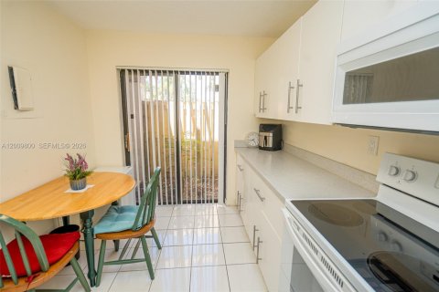 Adosado en venta en Lauderhill, Florida, 2 dormitorios, 113.71 m2 № 2090180 - foto 11