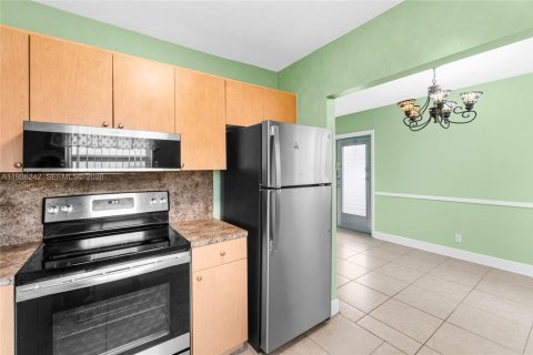 Condominio en venta en West Palm Beach, Florida, 2 dormitorios, 74.14 m2 № 2078812 - foto 10