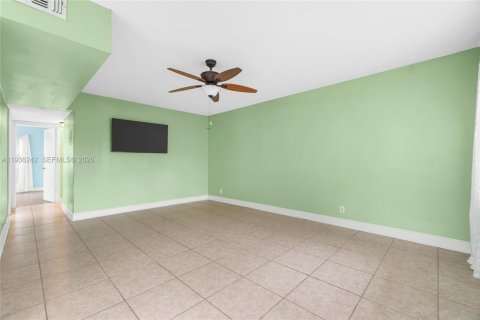 Condominio en venta en West Palm Beach, Florida, 2 dormitorios, 74.14 m2 № 2078812 - foto 5