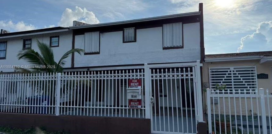 Townhouse in Miami Gardens, Florida 4 bedrooms, 112.5 sq.m. № 1930231