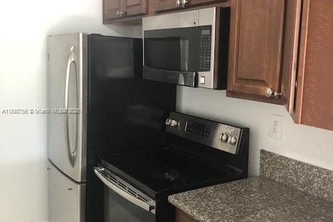 Снять в аренду кондоминиум в Майами, Флорида 1 спальня, 76.74м2, № 1947377 - фото 7