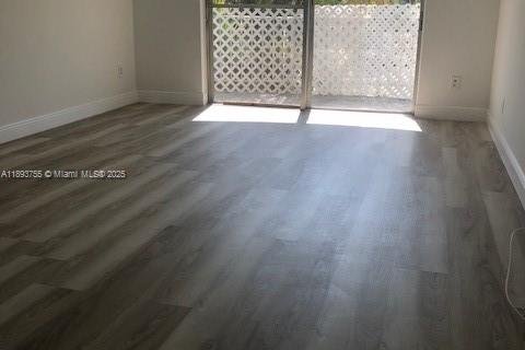 Снять в аренду кондоминиум в Майами, Флорида 1 спальня, 76.74м2, № 1947377 - фото 3