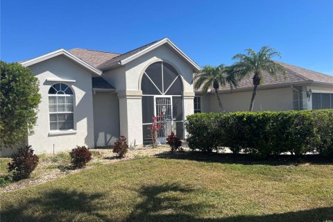 House in Rotonda, Florida 3 bedrooms, 166.85 sq.m. № 1751753 - photo 1