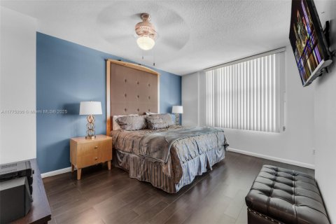 Condo in Miami Beach, Florida, 2 bedrooms  № 1693010 - photo 21