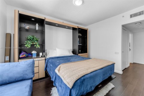 Condo in Miami Beach, Florida, 2 bedrooms  № 1693010 - photo 14