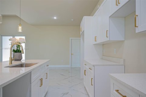 Casa en venta en Lehigh Acres, Florida, 3 dormitorios, 151.62 m2 № 2051716 - foto 9