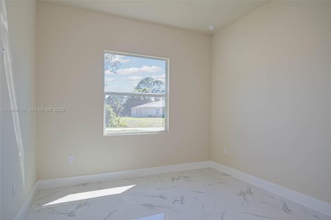 Casa en venta en Lehigh Acres, Florida, 3 dormitorios, 151.62 m2 № 2051716 - foto 18