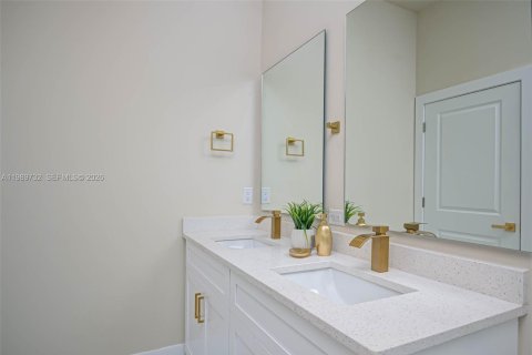 Casa en venta en Lehigh Acres, Florida, 3 dormitorios, 151.62 m2 № 2051716 - foto 16