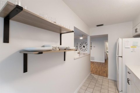 Condominio en venta en Sarasota, Florida, 1 dormitorio, 55.56 m2 № 2093228 - foto 17
