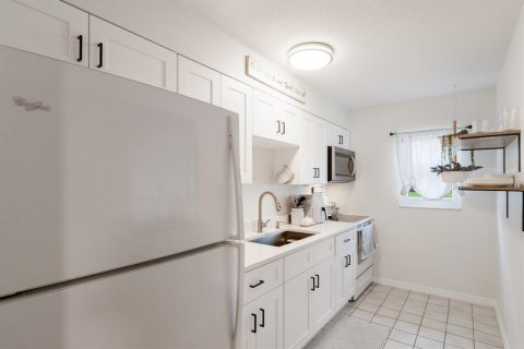 Condominio en venta en Sarasota, Florida, 1 dormitorio, 55.56 m2 № 2093228 - foto 15