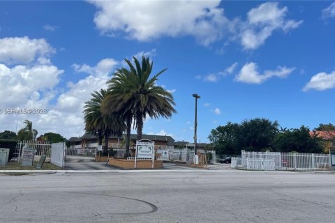 Copropriété à vendre à Miami Gardens, Floride: 41.81 m2 № 2090198 - photo 2