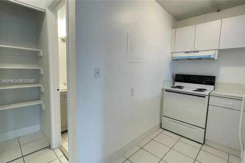 Copropriété à vendre à Miami Gardens, Floride: 41.81 m2 № 2090198 - photo 8