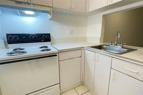 Copropriété à vendre à Miami Gardens, Floride: 41.81 m2 № 2090198 - photo 6