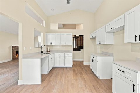 Villa ou maison à vendre à Apopka, Floride: 4 chambres, 195.75 m2 № 2400946 - photo 18