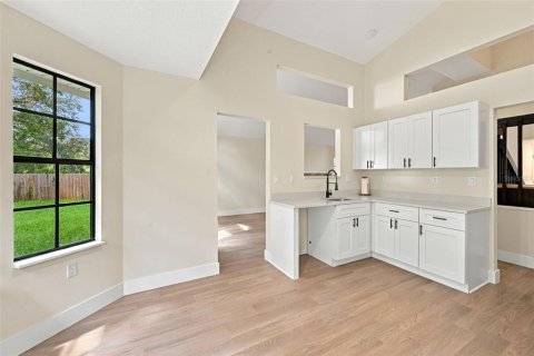 Villa ou maison à vendre à Apopka, Floride: 4 chambres, 195.75 m2 № 2400946 - photo 19