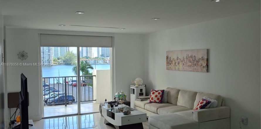 Condominio en Aventura, Florida, 1 dormitorio № 1924052