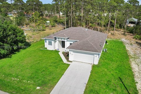 House in Lehigh Acres, Florida 3 bedrooms, 165.18 sq.m. № 1958973 - photo 4