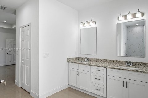 House in Lehigh Acres, Florida 3 bedrooms, 165.18 sq.m. № 1958973 - photo 20