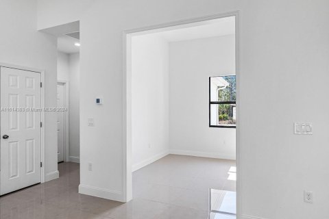 House in Lehigh Acres, Florida 3 bedrooms, 165.18 sq.m. № 1958973 - photo 12