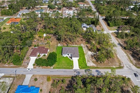 House in Lehigh Acres, Florida 3 bedrooms, 165.18 sq.m. № 1958973 - photo 6