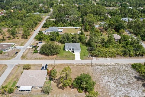 House in Lehigh Acres, Florida 3 bedrooms, 165.18 sq.m. № 1958973 - photo 25