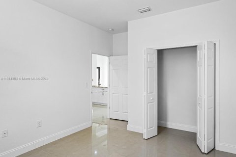 House in Lehigh Acres, Florida 3 bedrooms, 165.18 sq.m. № 1958973 - photo 22