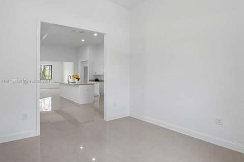 House in Lehigh Acres, Florida 3 bedrooms, 165.18 sq.m. № 1958973 - photo 14