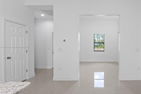 House in Lehigh Acres, Florida 3 bedrooms, 165.18 sq.m. № 1958973 - photo 13