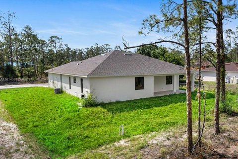 House in Lehigh Acres, Florida 3 bedrooms, 165.18 sq.m. № 1958973 - photo 5