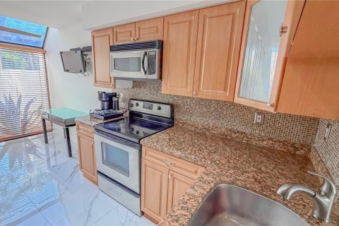 Villa ou maison à vendre à Aventura, Floride: 3 chambres, 160.07 m2 № 1998458 - photo 9