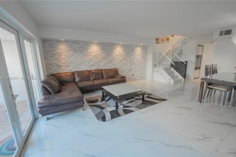 Villa ou maison à vendre à Aventura, Floride: 3 chambres, 160.07 m2 № 1998458 - photo 17