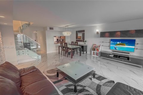 Villa ou maison à vendre à Aventura, Floride: 3 chambres, 160.07 m2 № 1998458 - photo 18