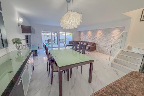 Villa ou maison à vendre à Aventura, Floride: 3 chambres, 160.07 m2 № 1998458 - photo 15