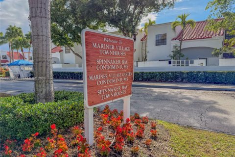 Villa ou maison à vendre à Aventura, Floride: 3 chambres, 160.07 m2 № 1998458 - photo 6