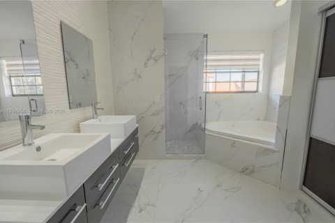 Villa ou maison à vendre à Aventura, Floride: 3 chambres, 160.07 m2 № 1998458 - photo 28
