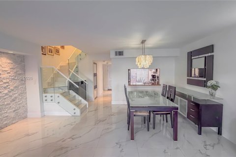 Villa ou maison à vendre à Aventura, Floride: 3 chambres, 160.07 m2 № 1998458 - photo 14