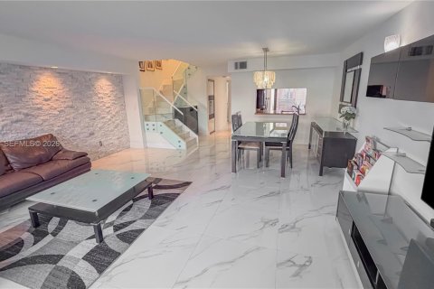 Villa ou maison à vendre à Aventura, Floride: 3 chambres, 160.07 m2 № 1998458 - photo 13