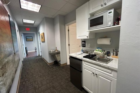 Propiedad comercial en alquiler en Gainesville, Florida, 121.05 m2 № 1912972 - foto 16