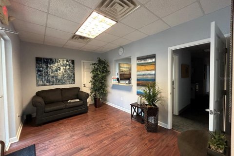 Propiedad comercial en alquiler en Gainesville, Florida, 121.05 m2 № 1912972 - foto 2