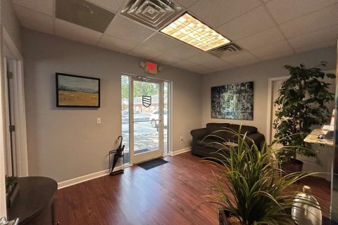 Propiedad comercial en alquiler en Gainesville, Florida, 121.05 m2 № 1912972 - foto 3