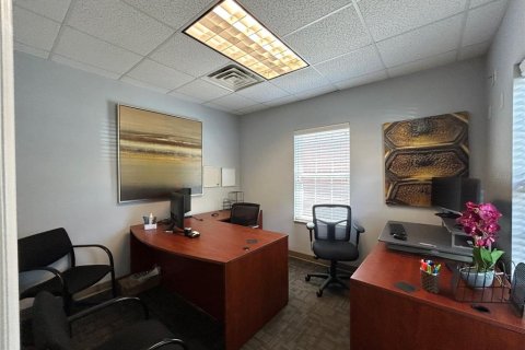 Propiedad comercial en alquiler en Gainesville, Florida, 121.05 m2 № 1912972 - foto 10