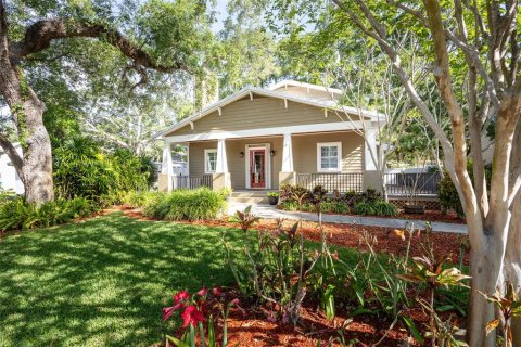 House in Tampa, Florida 3 bedrooms, 210.52 sq.m. № 2142829