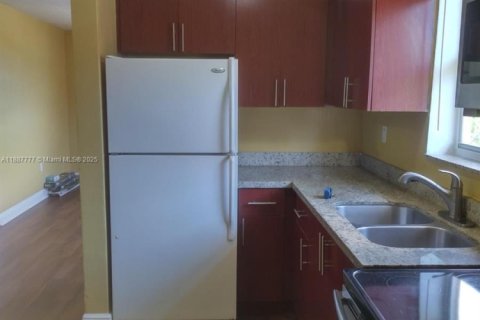 Villa ou maison à louer à Miami, Floride: 2 chambres, 410.72 m2 № 1941542 - photo 7