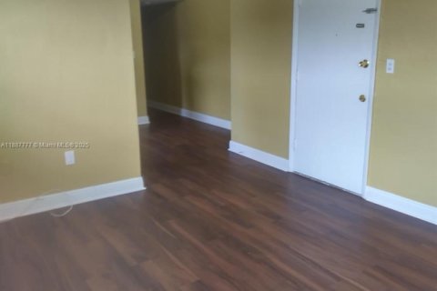 Villa ou maison à louer à Miami, Floride: 2 chambres, 410.72 m2 № 1941542 - photo 1