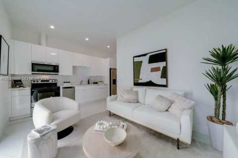 Adosado en venta en Miami, Florida, 3 dormitorios, 100.61 m2 № 2192407 - foto 2