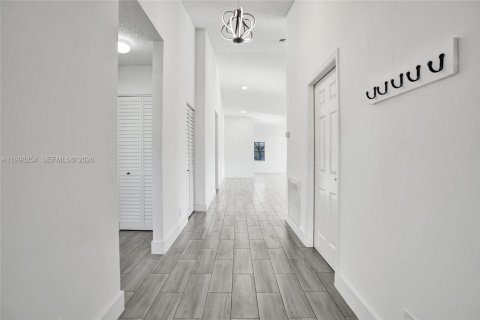 House in West Palm Beach, Florida 2 bedrooms, 153.57 sq.m. № 2066506 - photo 10