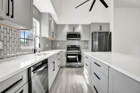 House in West Palm Beach, Florida 2 bedrooms, 153.57 sq.m. № 2066506 - photo 18