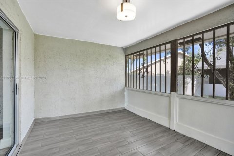 House in West Palm Beach, Florida 2 bedrooms, 153.57 sq.m. № 2066506 - photo 25